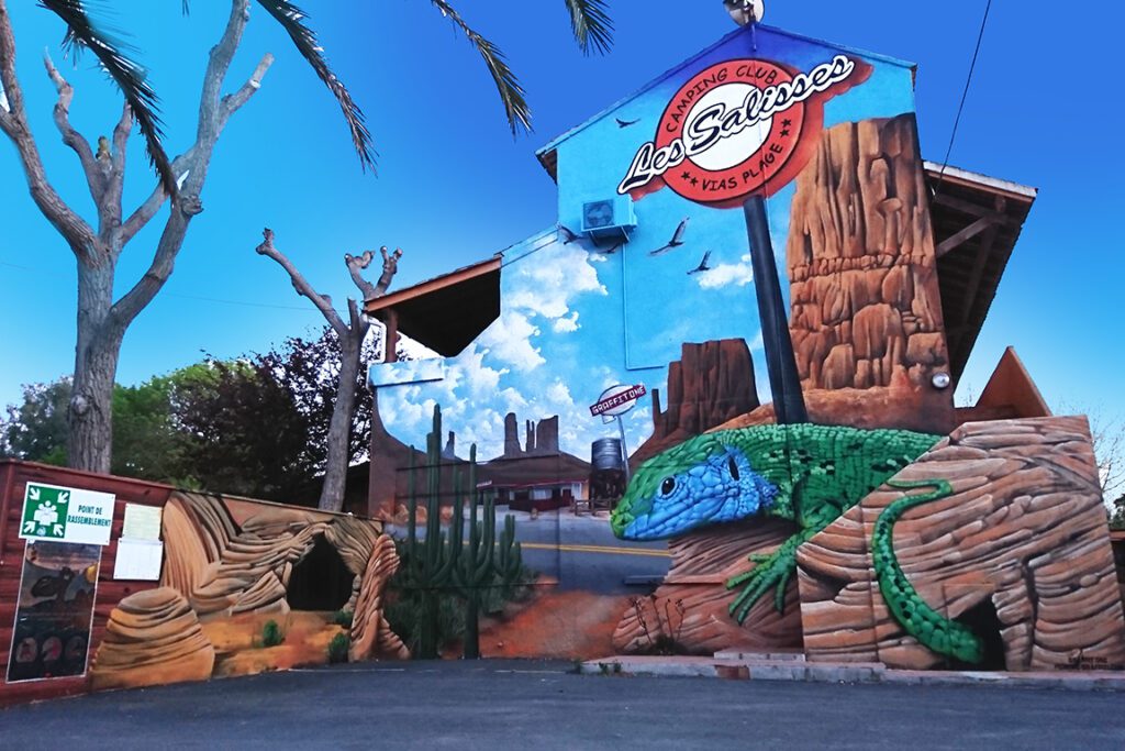 Fresque du Camping Les Salisses, Vias